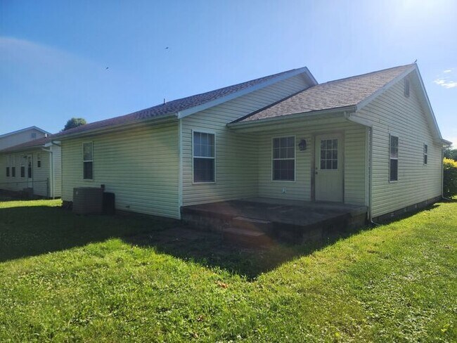 Building Photo - Enjoy comfortable living in this spacious all-electric home