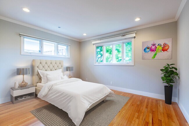 Building Photo - 10 - 22 Month FURNISHED Lease: Bring Indoor/Outdoor Living HOME with this 3bd+/2.5ba plus Pool & ...