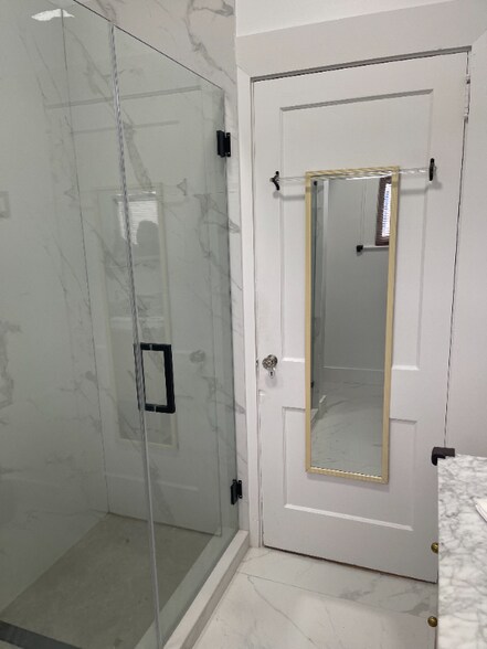 Building Photo - 27 NE 49th St