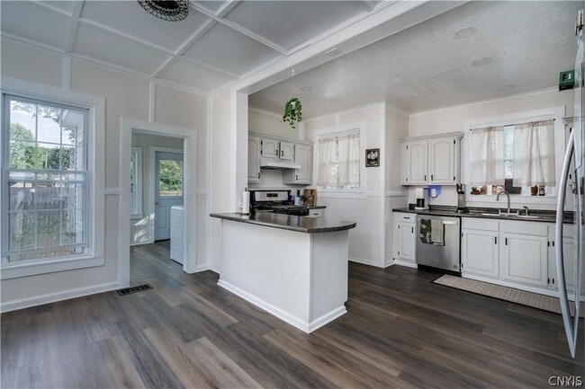 Building Photo - 380 Brainard St