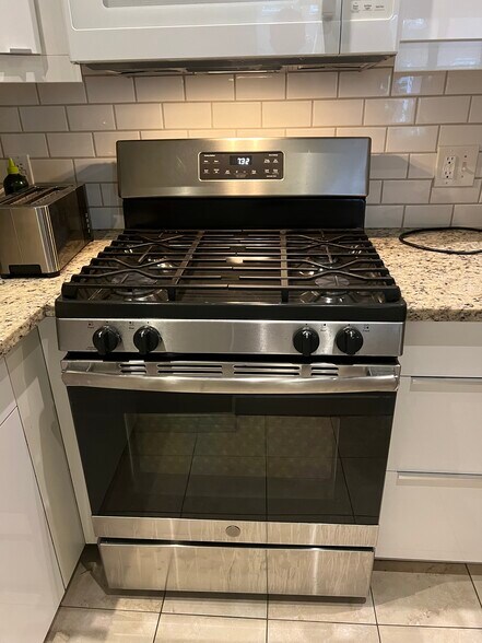 Current 2025 gas stove - 1445 N St NW