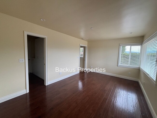 Building Photo - Stunning three bedroom home in picturesque...