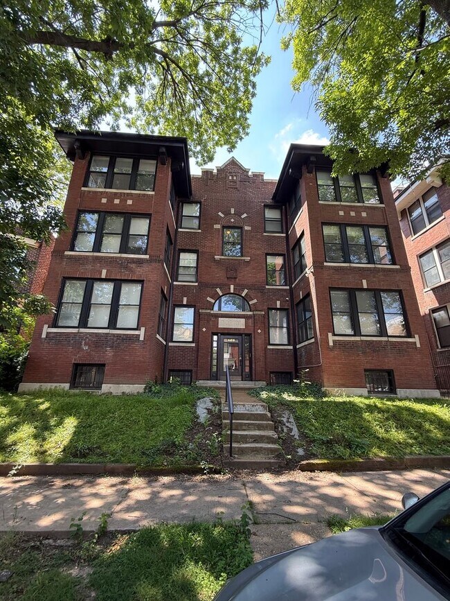 Building Photo - 4166 Russell Blvd