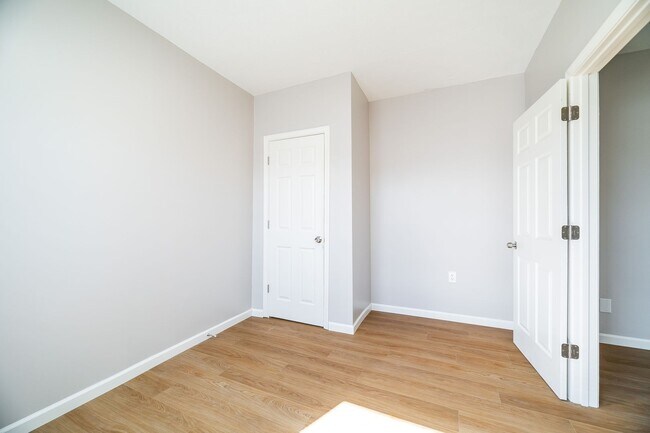 Building Photo - Updated 3 Bedroom Home for Rent! Large Yard and Freshly Remodeled!