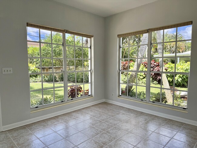 Building Photo - 206 Russlyn Dr