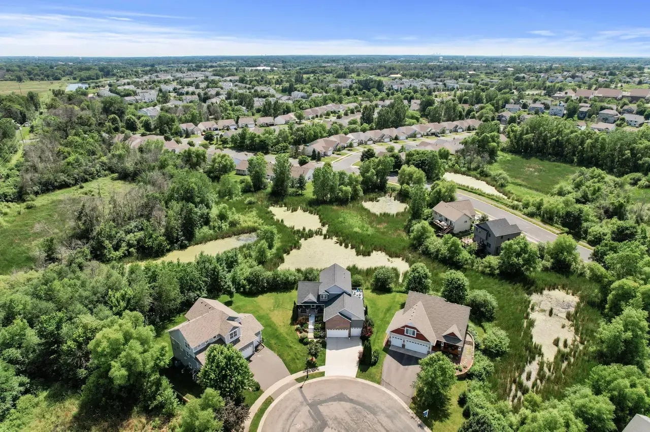 Building Photo - 5265 Fenson Ct N