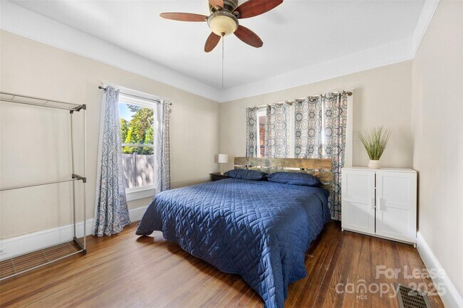 Building Photo - 604 Pearl Ave