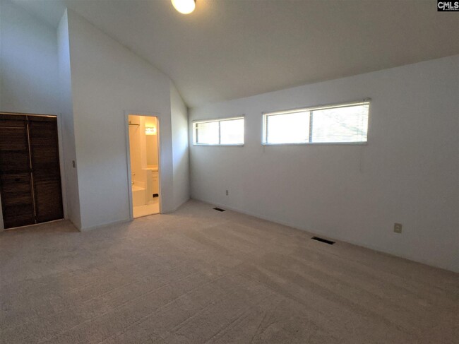 Building Photo - 5004 Village Creek Dr