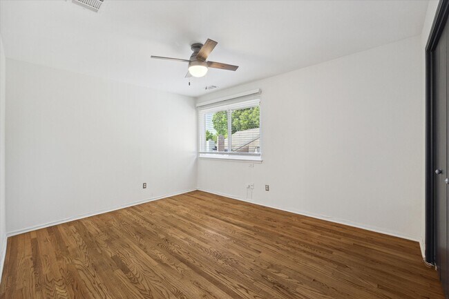 Building Photo - 1311 Ambergate Dr
