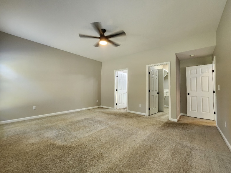 Building Photo - 383 Castleton Cir