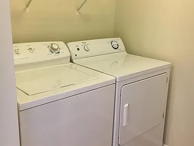 Building Photo - 385 Magnolia Rd