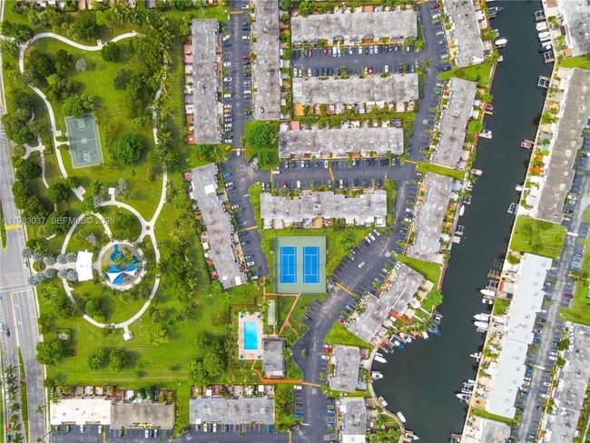 Building Photo - 2421 NE 10th St