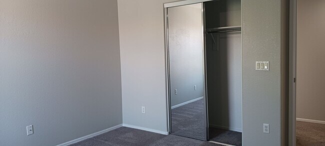 Building Photo - 3 Bed / 2 Bath with Loft