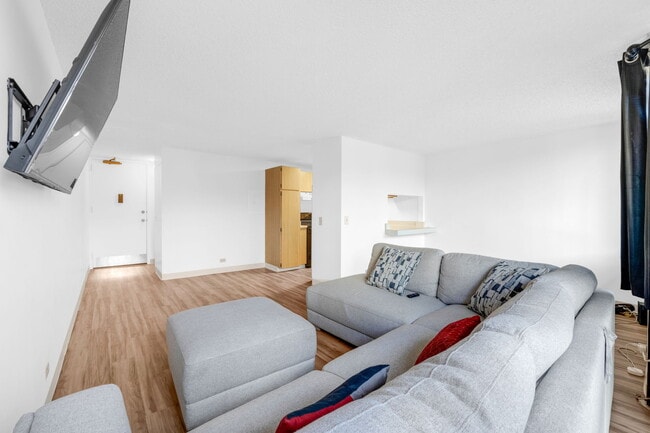 Building Photo - 1820 Waiola St