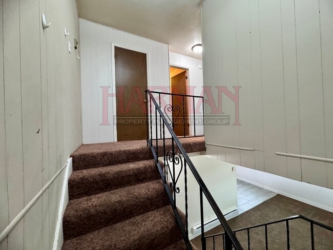 Building Photo - 1083 N 150 W