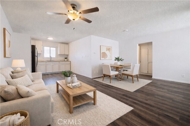 Building Photo - 686 E Cottonwood Rd