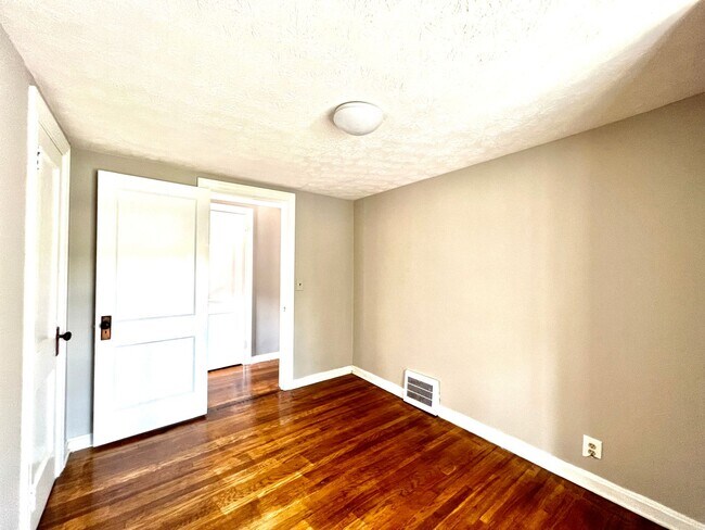 Building Photo - 21400 Goller Ave