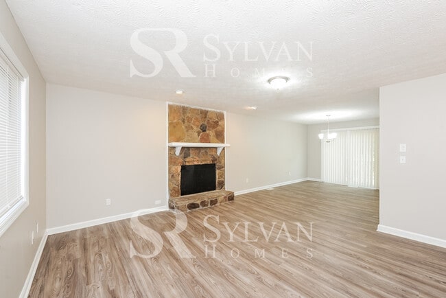 Building Photo - Prepare to fall in love with this 4 bedroom, 3.5 bathroom home