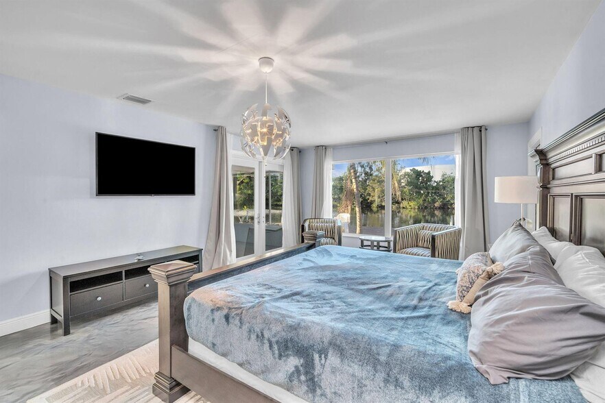 Building Photo - 4400 SW 37th Ave