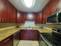 Building Photo - Spacious 2 bedroom 2 bath condo with perfect floor plan