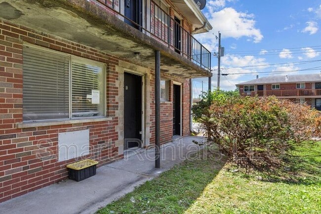 Building Photo - 491 S Holmes Ave