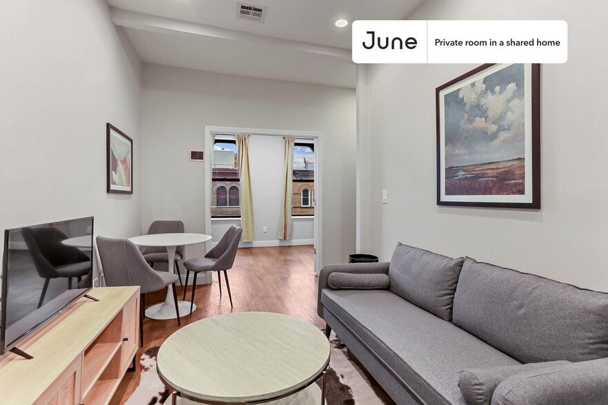 Building Photo - Room in Shared 4 bed/1 bath home