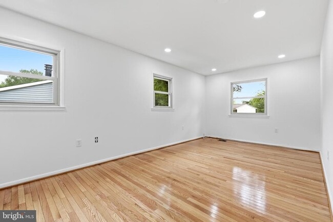 Building Photo - 17004 Gohagen Rd