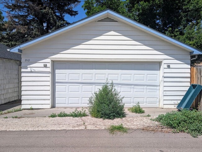 Building Photo - 212 3rd Ave N
