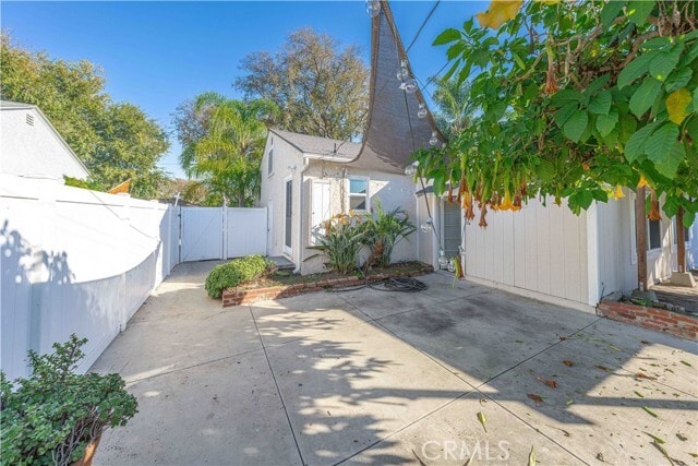 Building Photo - 2371 Park Ave