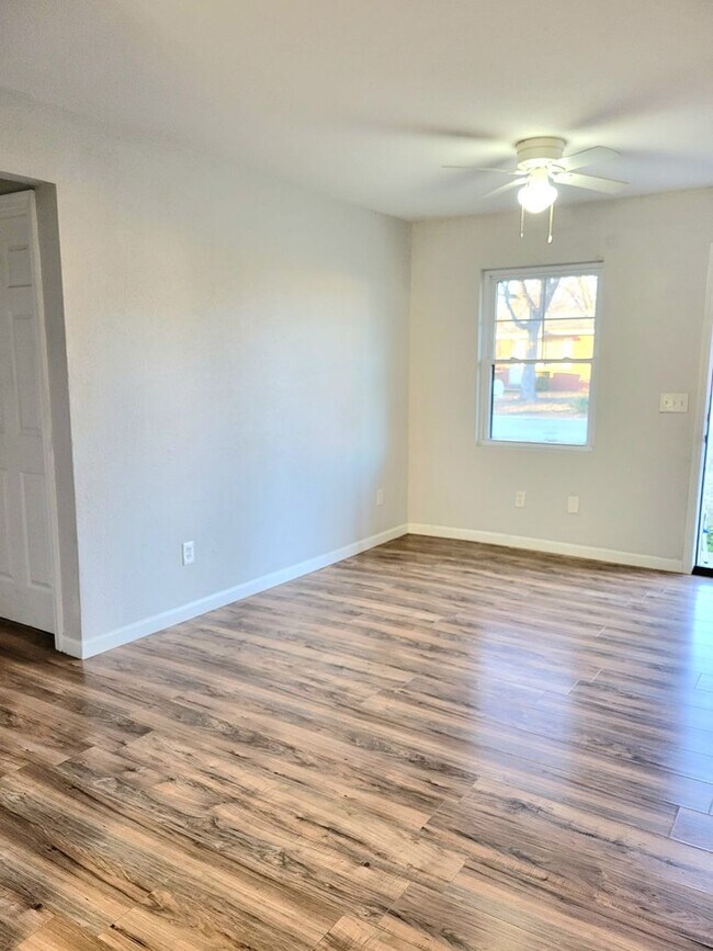 Building Photo - 4062 Bruene Ave