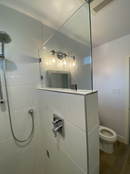 Building Photo - 6071 Lexington Ave