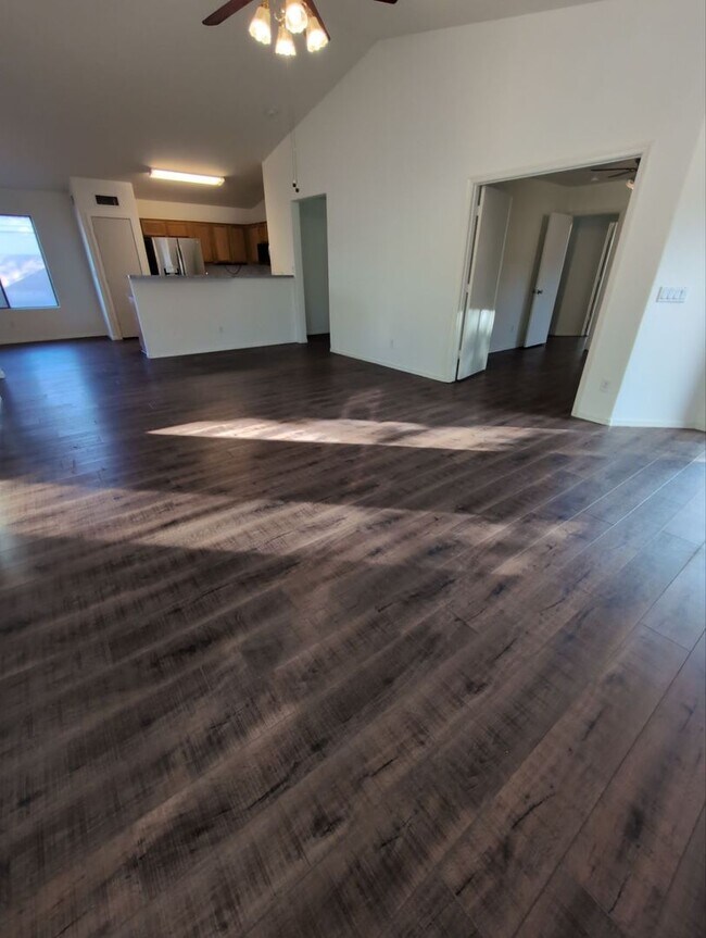 Building Photo - Charming 3 bedroom w/ Den home, ready for immediate move-in!