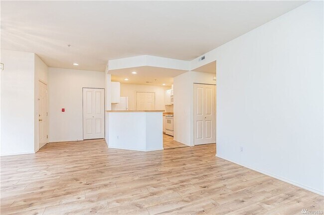 Building Photo - 2Bd/2Ba Issaquah Condo