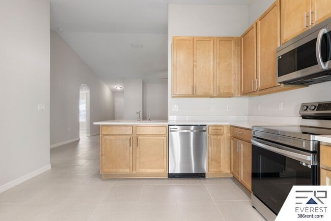 Building Photo - FULLY FENCED, LIKE NEW 3/2/1 TOWNHOUSE ON A CUL DE SAC IN BEAUTIFUL SEMINOLE WOODS