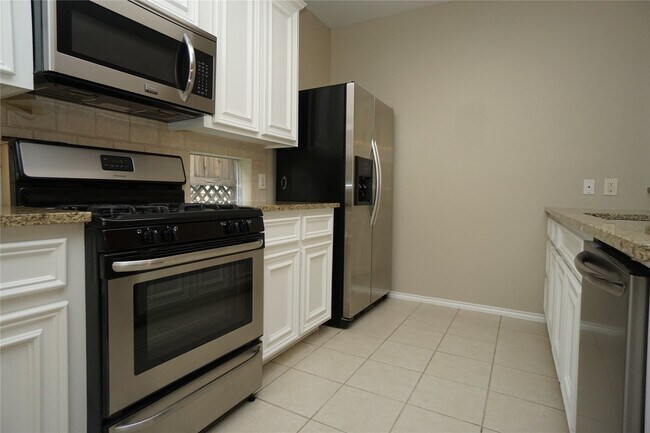 Building Photo - 1518 Sutton St