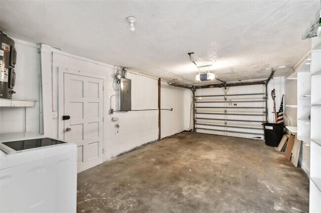 Building Photo - 3248 Rock Valley Dr