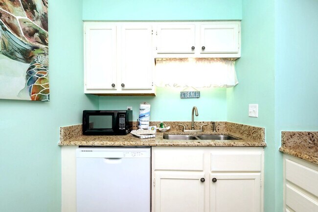 Building Photo - 4000 Gulf Terrace Dr