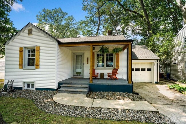 Building Photo - 230 Highland Dr