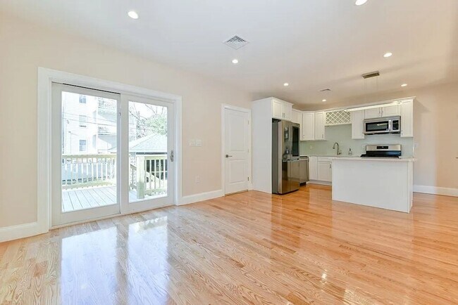 Building Photo - Modern Comfort Meets City Living – Stunnin...