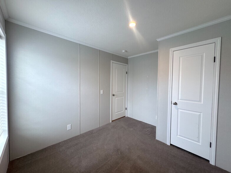 Building Photo - 10610 State Rte 762