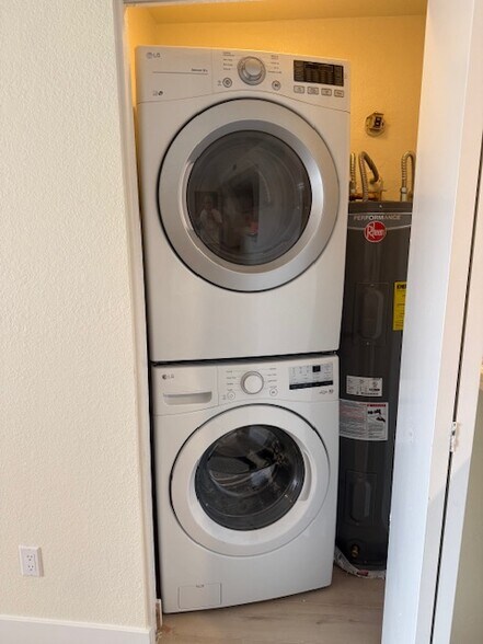 Full size washer and dryer - 2146 W Isabella Ave