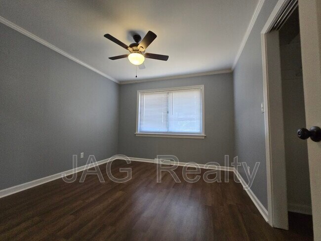 Building Photo - 102 Stewart St NW