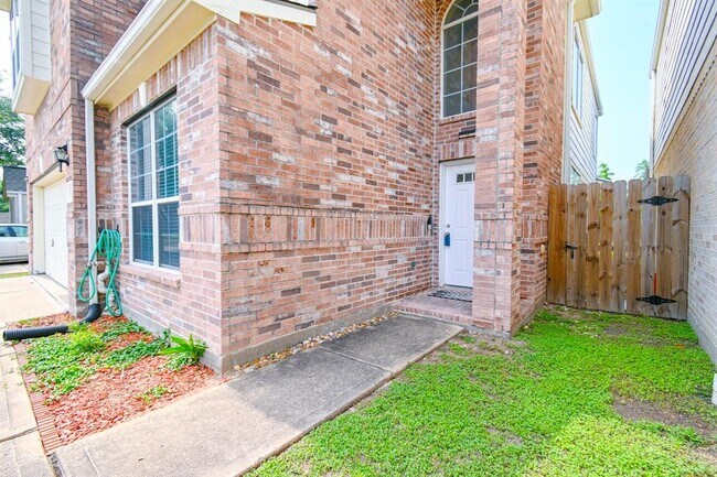 Building Photo - 13330 Vineyard Falls Dr