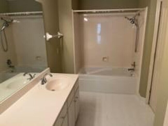 Building Photo - 1000 River Currents Dr