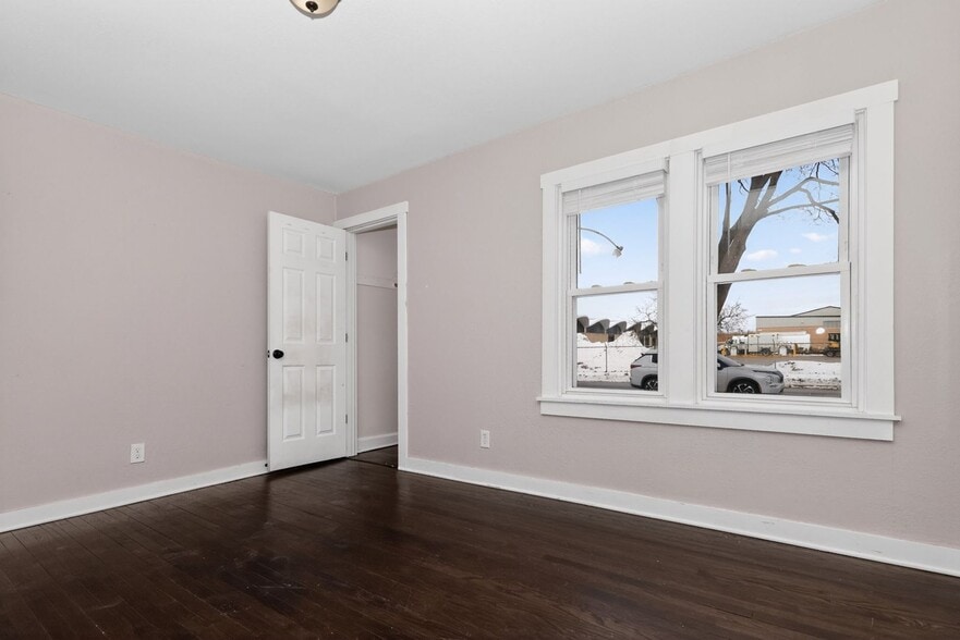 Building Photo - 1631 W Custer Ave