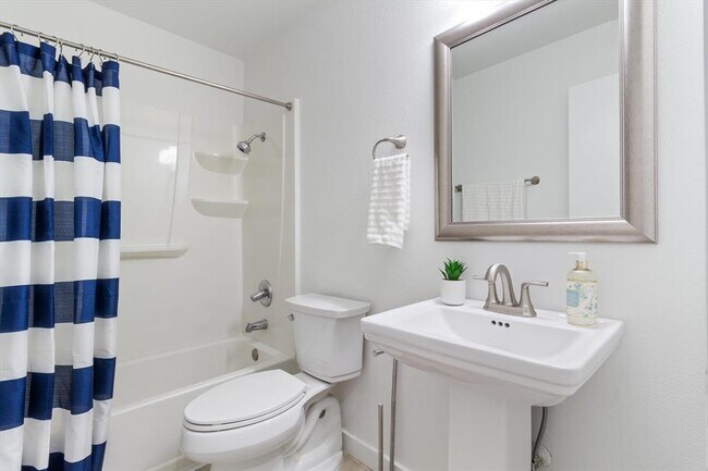 Building Photo - 7811 Croftwood Dr
