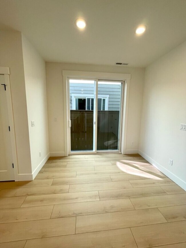Building Photo - 3070 NE Terreo Pl