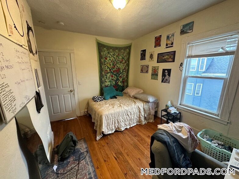 Building Photo - 9 Medford St