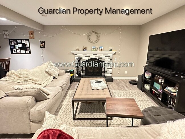 Building Photo - 3050 Glenden Terrace