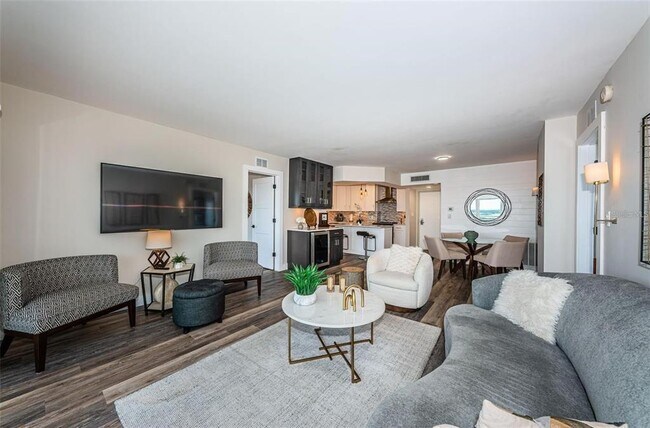 Building Photo - 4900 Brittany Dr S